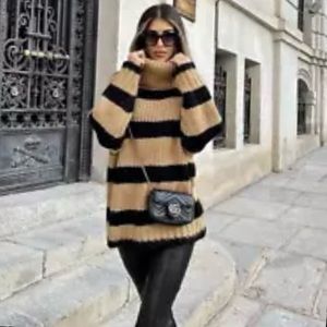 Zara, black and mustard sweater size M